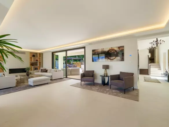 5-bedroom Villa In Marbella, Spain (648 M²)