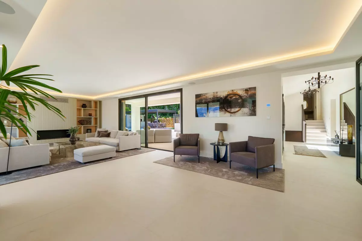 5-bedroom Villa In Marbella, Spain (648 M²)