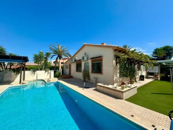 3-bedroom Villa In Orihuela, Spain (141 M²)