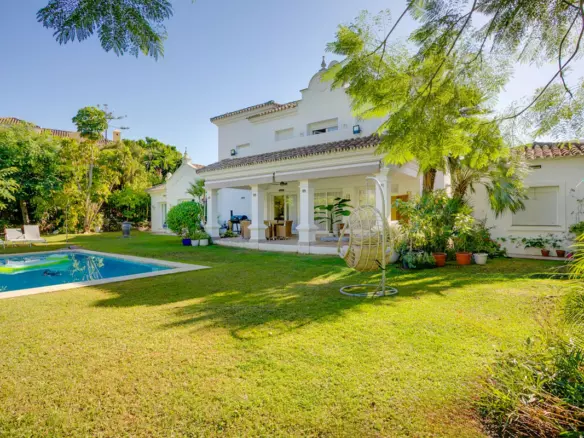 3-bedroom Villa In Estepona, Spain (238 M²)