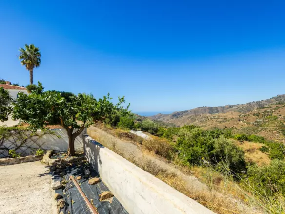 3-bedroom Country House In Cómpeta, Spain (178 M²)