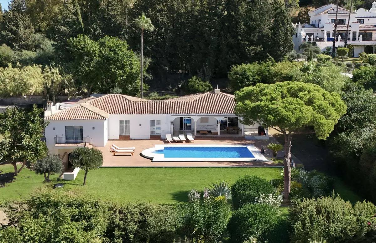 4-bedroom Villa In Estepona, Spain (341 M²)