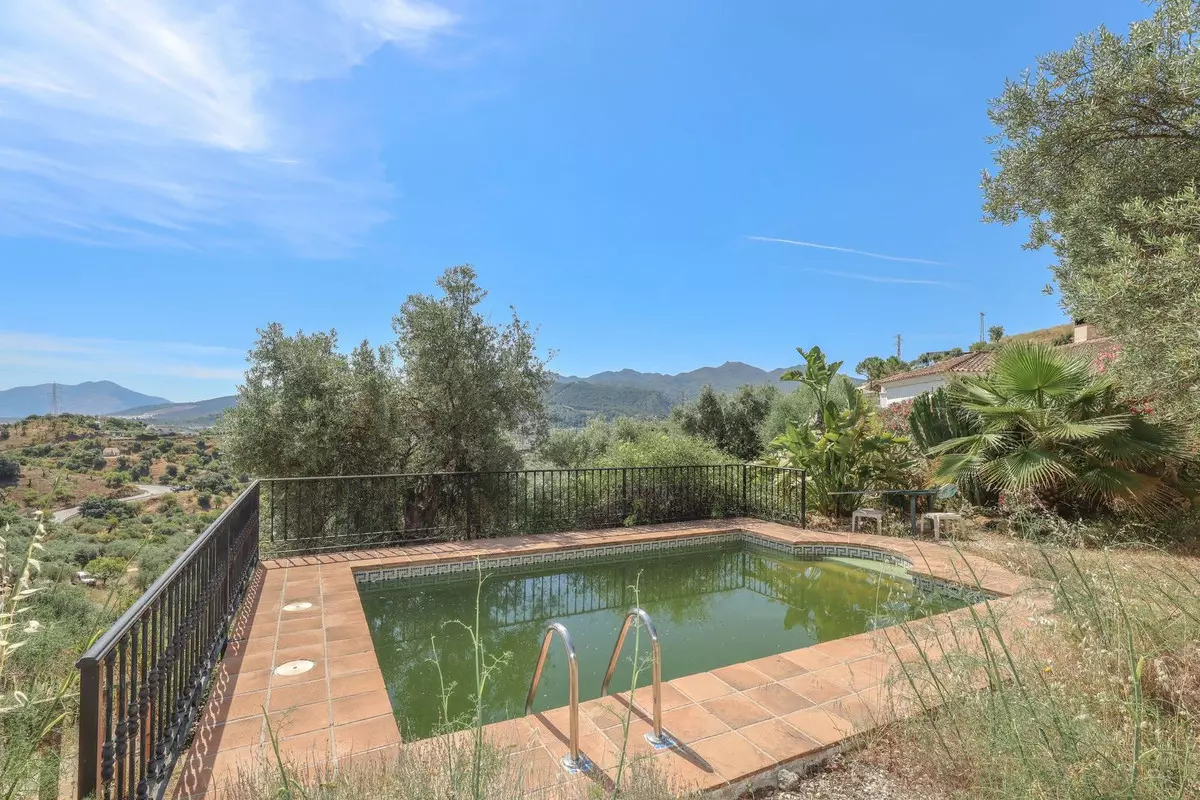 3-bedroom Villa In Guaro, Spain (184 M²)