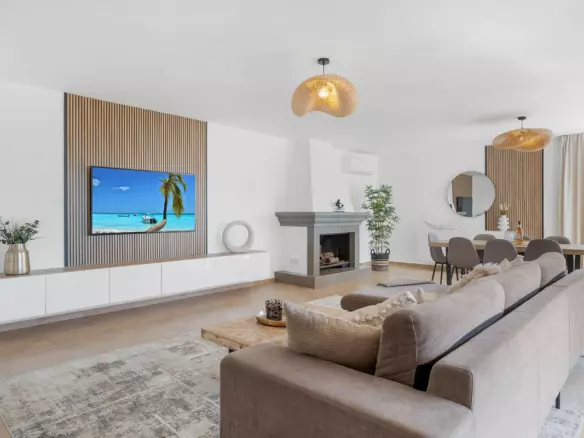 6-bedroom Villa In Estepona, Spain (483 M²)