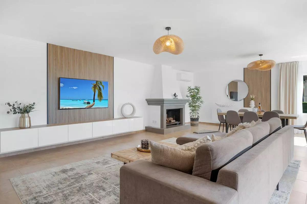 6-bedroom Villa In Estepona, Spain (483 M²)