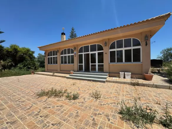 5-bedroom Country House In Dolores, Spain (277 M²)
