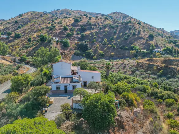 3-bedroom Country House In Álora, Spain (101 M²)