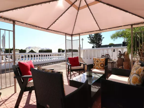 6-bedroom Villa In Crevillent, Spain (291 M²)