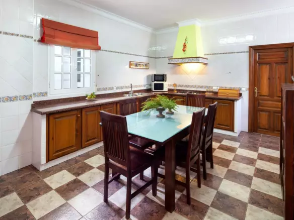 5-bedroom Country House In Serrato, Spain (312 M²)