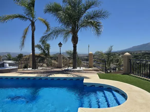5-bedroom Country House In Coín, Spain (197 M²)