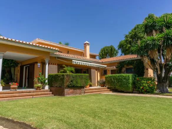 6-bedroom Villa In Estepona, Spain (531 M²)