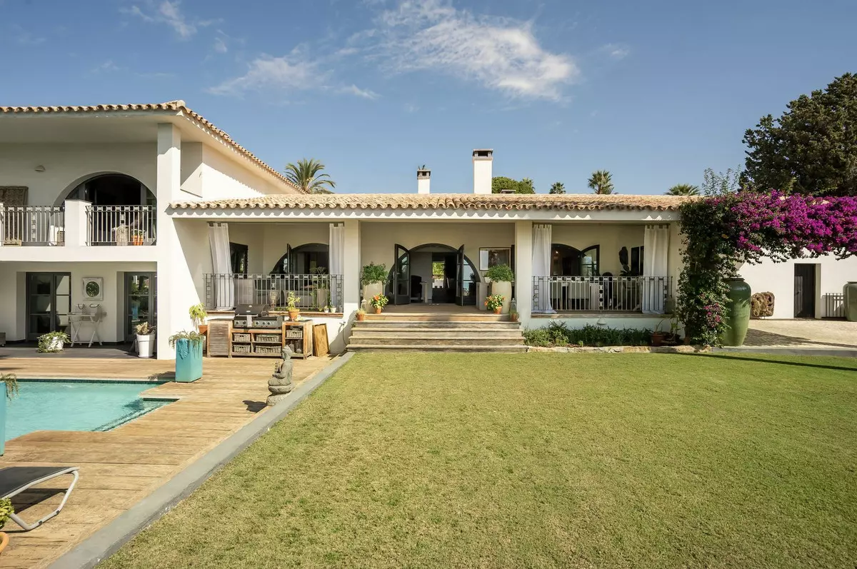 5-bedroom Villa In Estepona, Spain (595 M²)