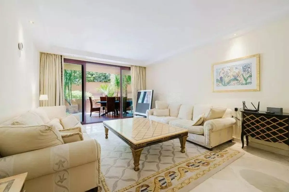2-bedroom Apartment In Estepona, Spain (171 M²)