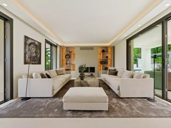 5-bedroom Villa In Marbella, Spain (648 M²)