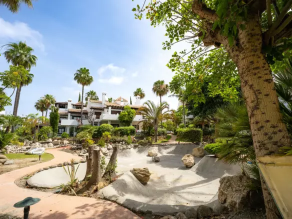3-bedroom Town House In Estepona, Spain (235 M²)