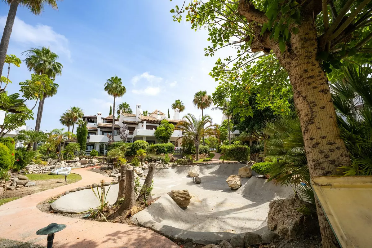 3-bedroom Town House In Estepona, Spain (235 M²)