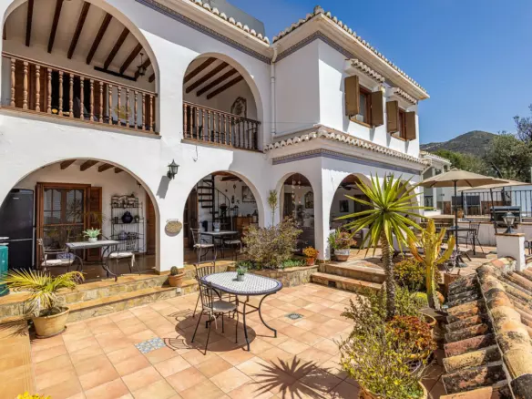 5-bedroom Villa In Cómpeta, Spain (567 M²)
