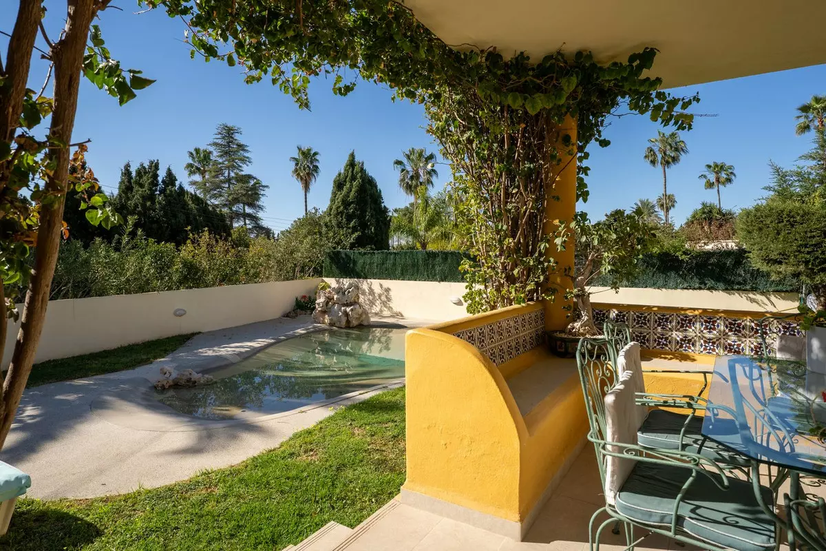 5-bedroom Villa In Estepona, Spain (169 M²)