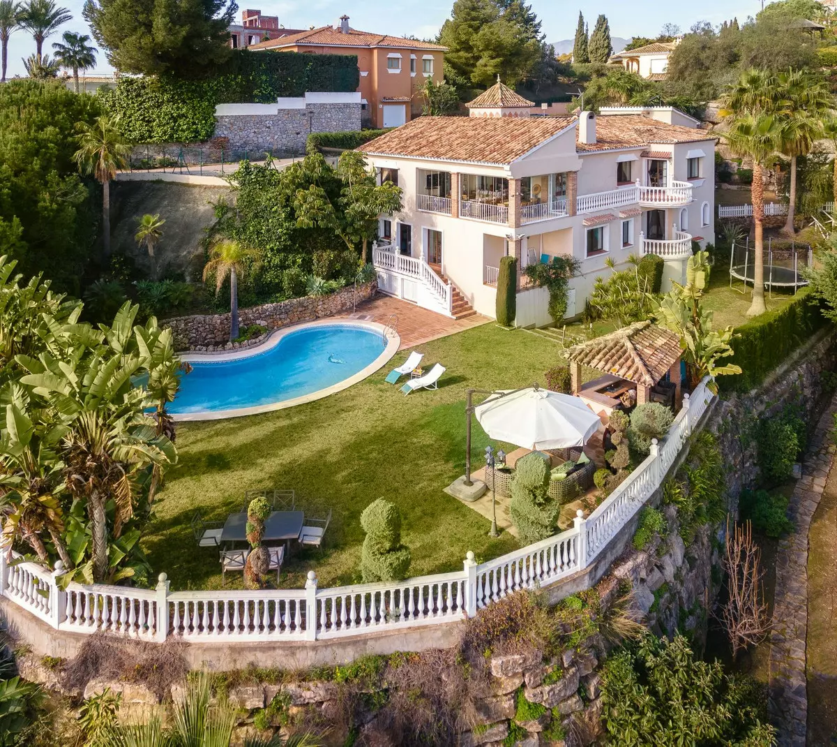 6-bedroom Villa In Estepona, Spain (415 M²)