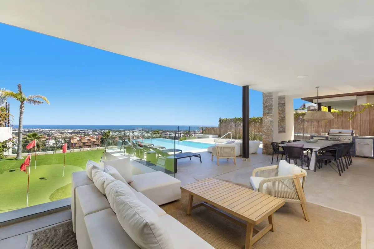 5-bedroom Villa In Benahavis, Spain (407 M²)