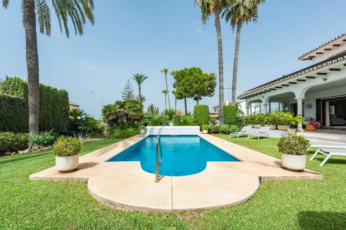 4-bedroom Villa In Marbella, Spain (346 M²)