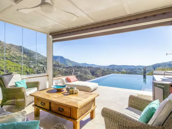 4-bedroom Villa In Cómpeta, Spain (227 M²)