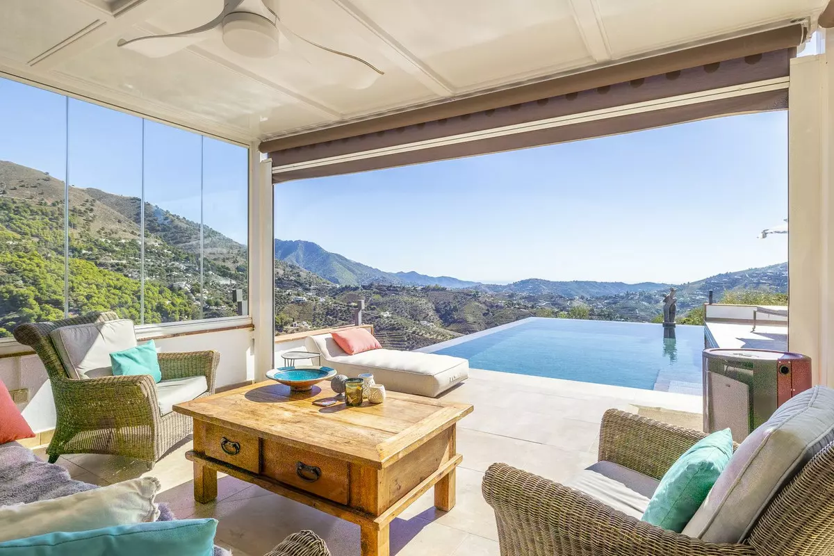 4-bedroom Villa In Cómpeta, Spain (227 M²)