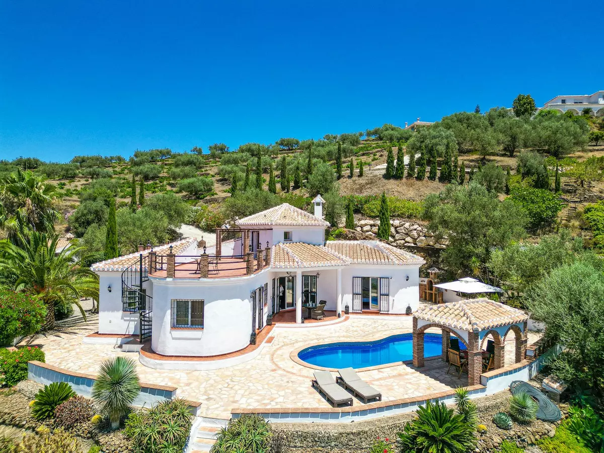 4-bedroom Villa In Vélez – Málaga, Spain (181 M²)