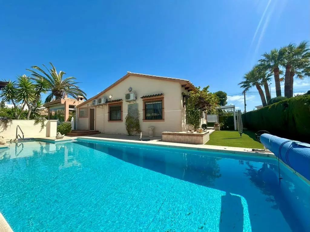 3-bedroom Villa In Orihuela, Spain (141 M²)