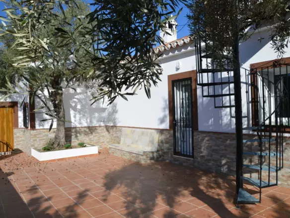 4-bedroom Villa In Álora, Spain (165 M²)