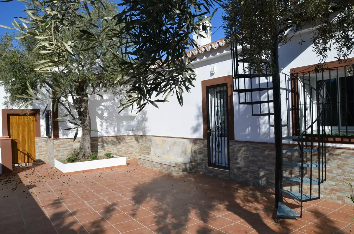 4-bedroom Villa In Álora, Spain (165 M²)