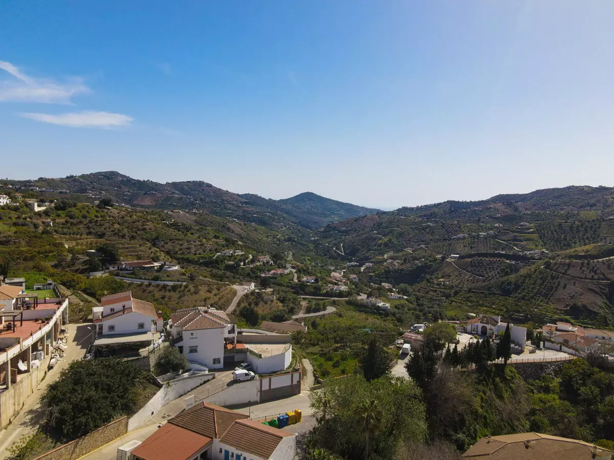 5-bedroom Town House In Canillas De Albaida, Spain (449 M²)