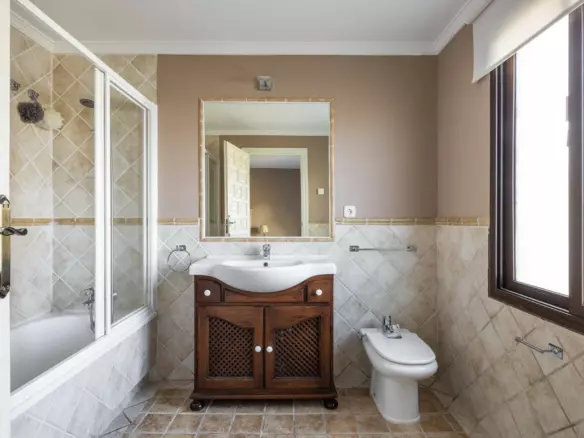 6-bedroom Villa In Estepona, Spain (415 M²)