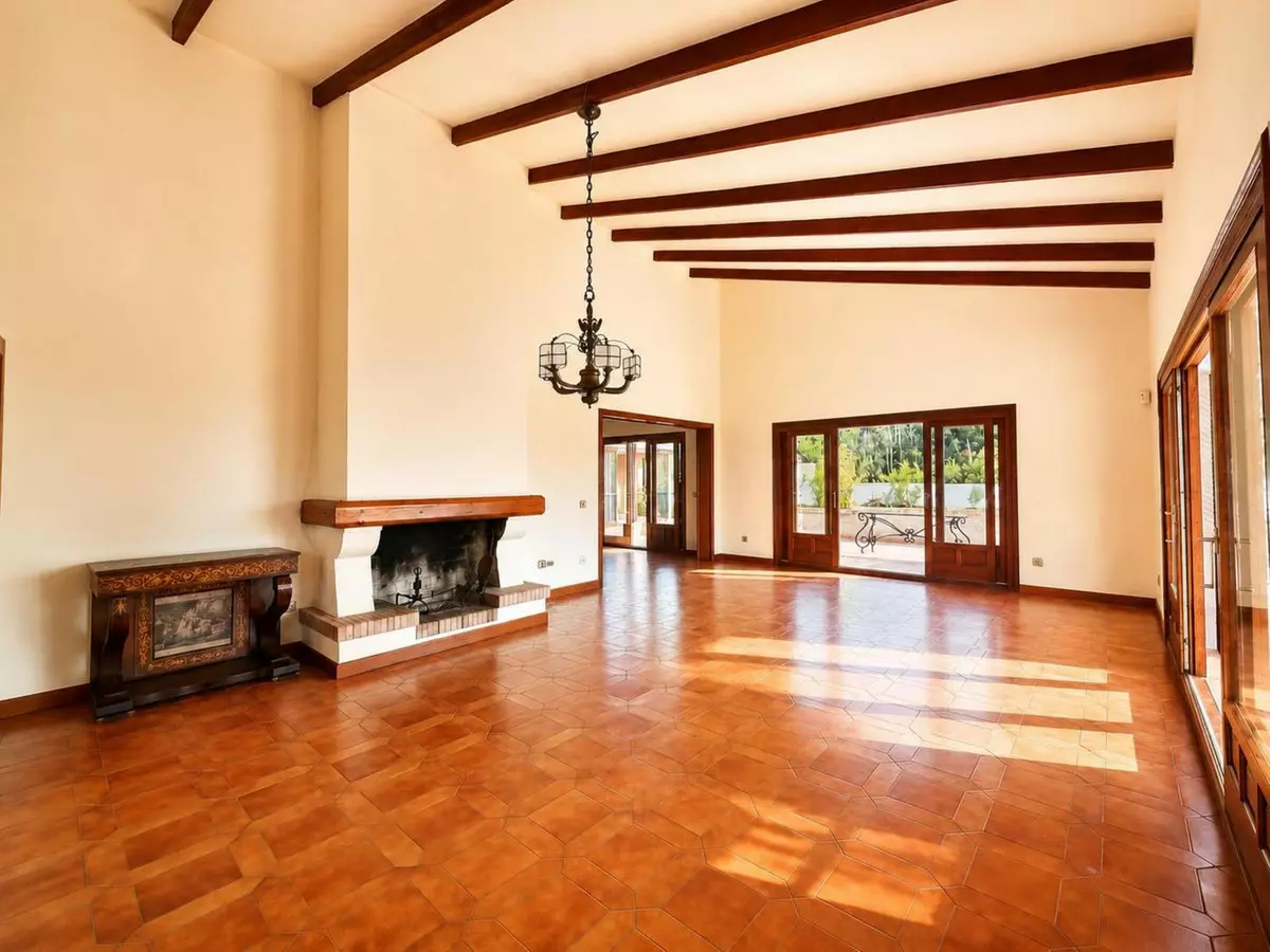 4-bedroom Villa In Marbella, Spain (588 M²)