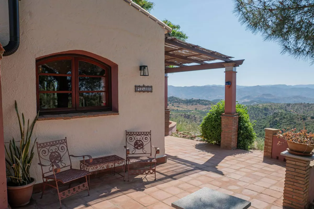 7-bedroom Country House In Almogía, Spain (102 M²)