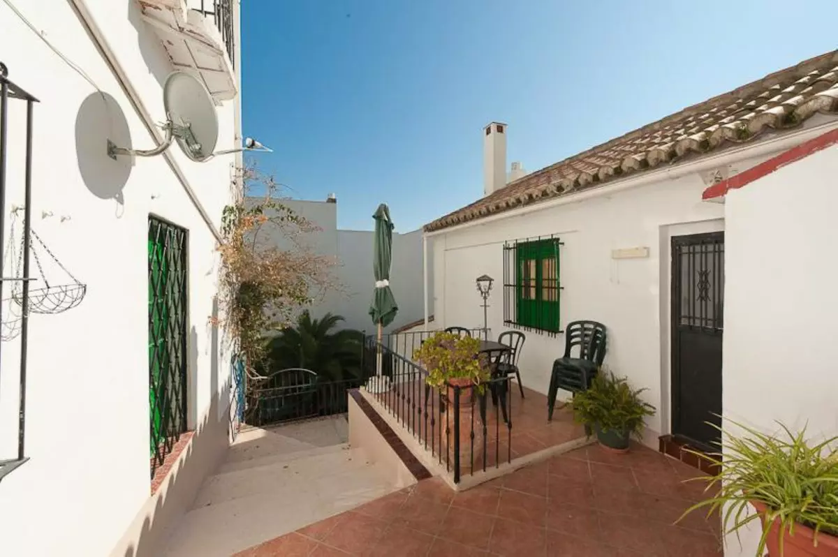 14-bedroom Town House In Álora, Spain (1.085 M²)
