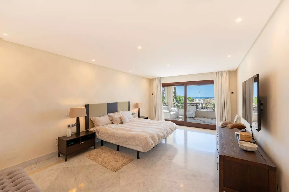 3-bedroom Apartment In Marbella, Spain (231 M²)