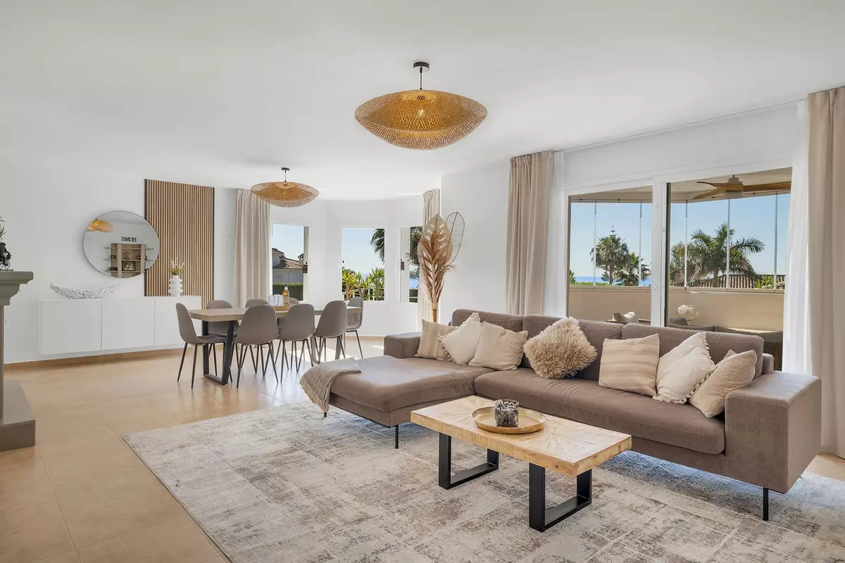 6-bedroom Villa In Estepona, Spain (483 M²)