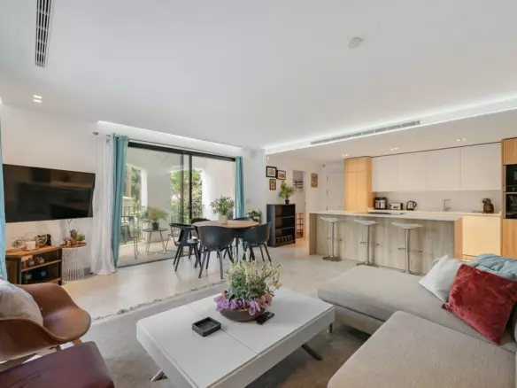 3-bedroom Apartment In Marbella, Spain (154 M²)