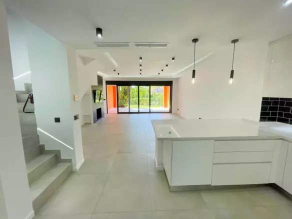 3-bedroom Town House In Estepona, Spain (150 M²)
