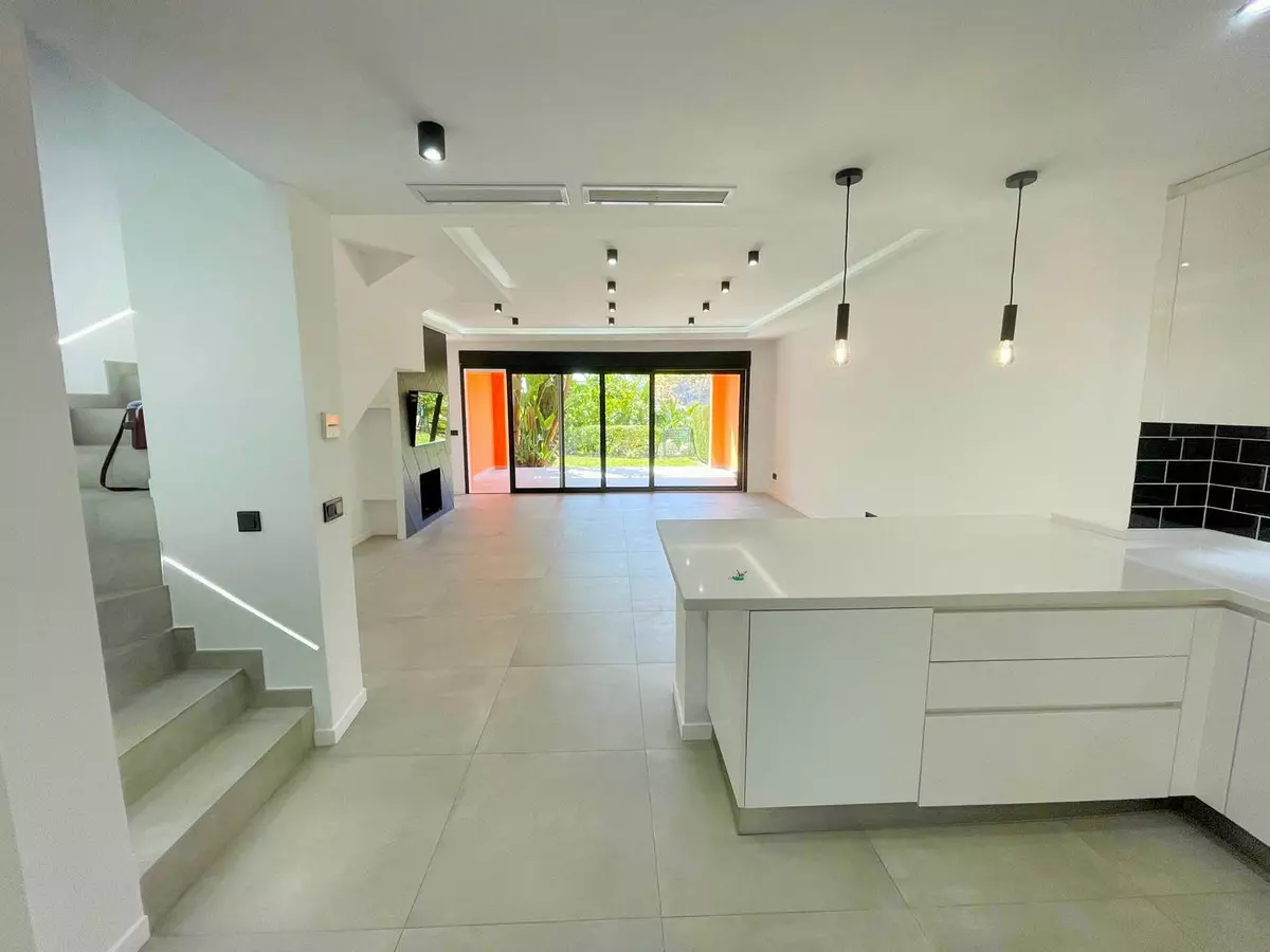 3-bedroom Town House In Estepona, Spain (150 M²)