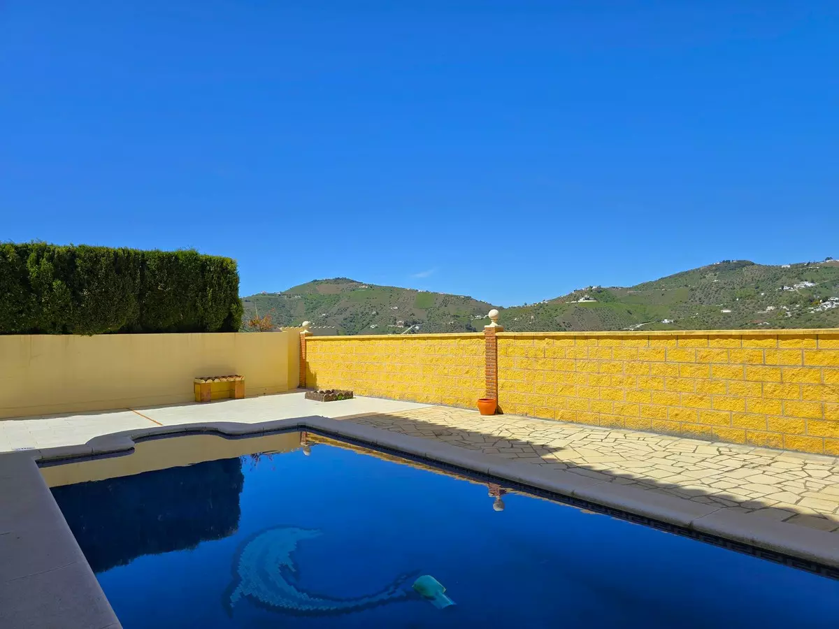 4-bedroom Villa In Canillas De Albaida, Spain (229 M²)
