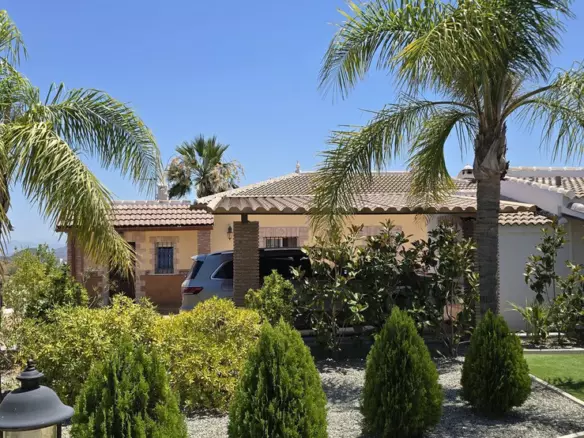 5-bedroom Country House In Coín, Spain (197 M²)