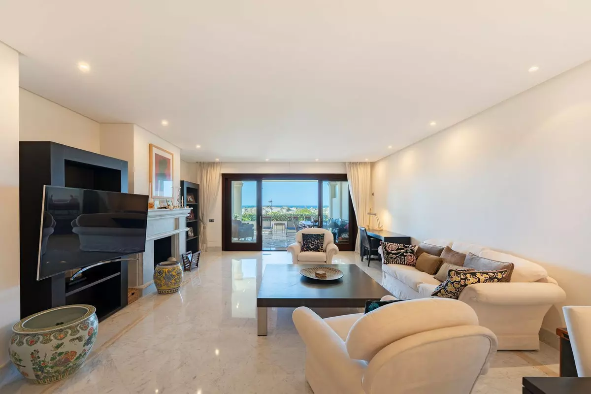 3-bedroom Apartment In Marbella, Spain (231 M²)