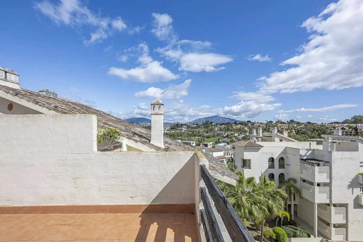 1-bedroom Apartment In Estepona, Spain (90 M²)