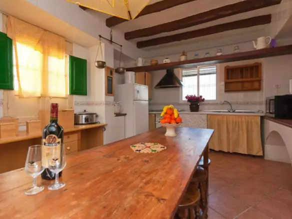 14-bedroom Town House In Álora, Spain (1.085 M²)