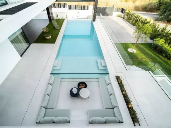 6-bedroom Villa In Estepona, Spain (1.182 M²)