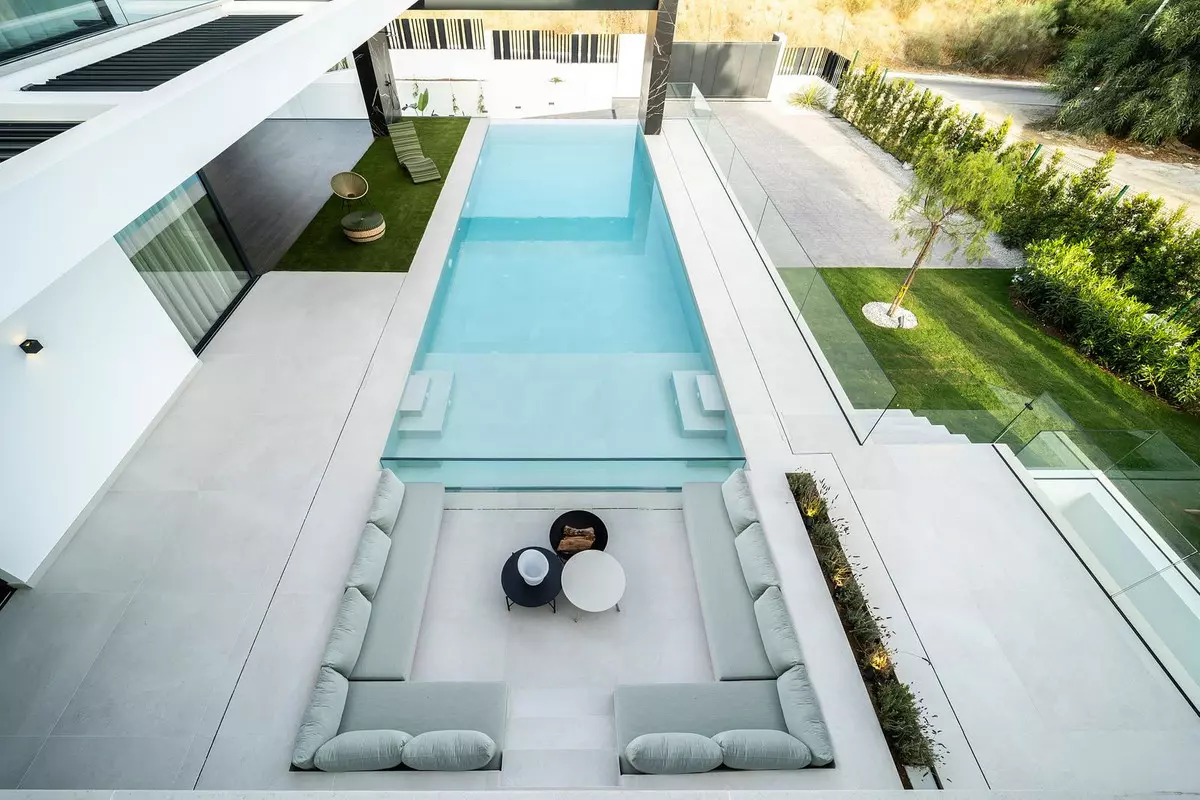 6-bedroom Villa In Estepona, Spain (1.182 M²)