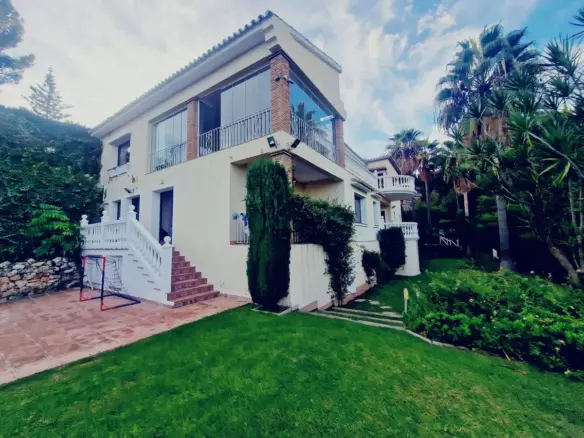 6-bedroom Villa In Estepona, Spain (415 M²)