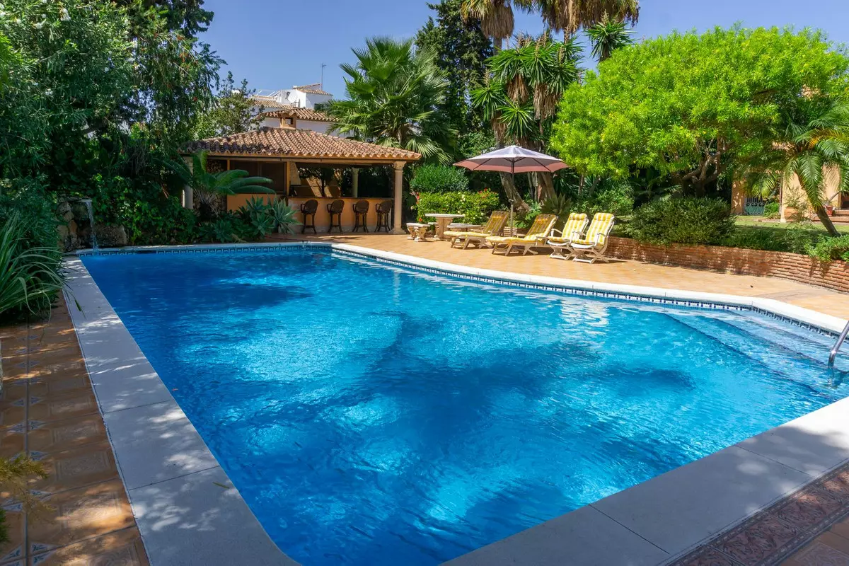 6-bedroom Villa In Estepona, Spain (531 M²)